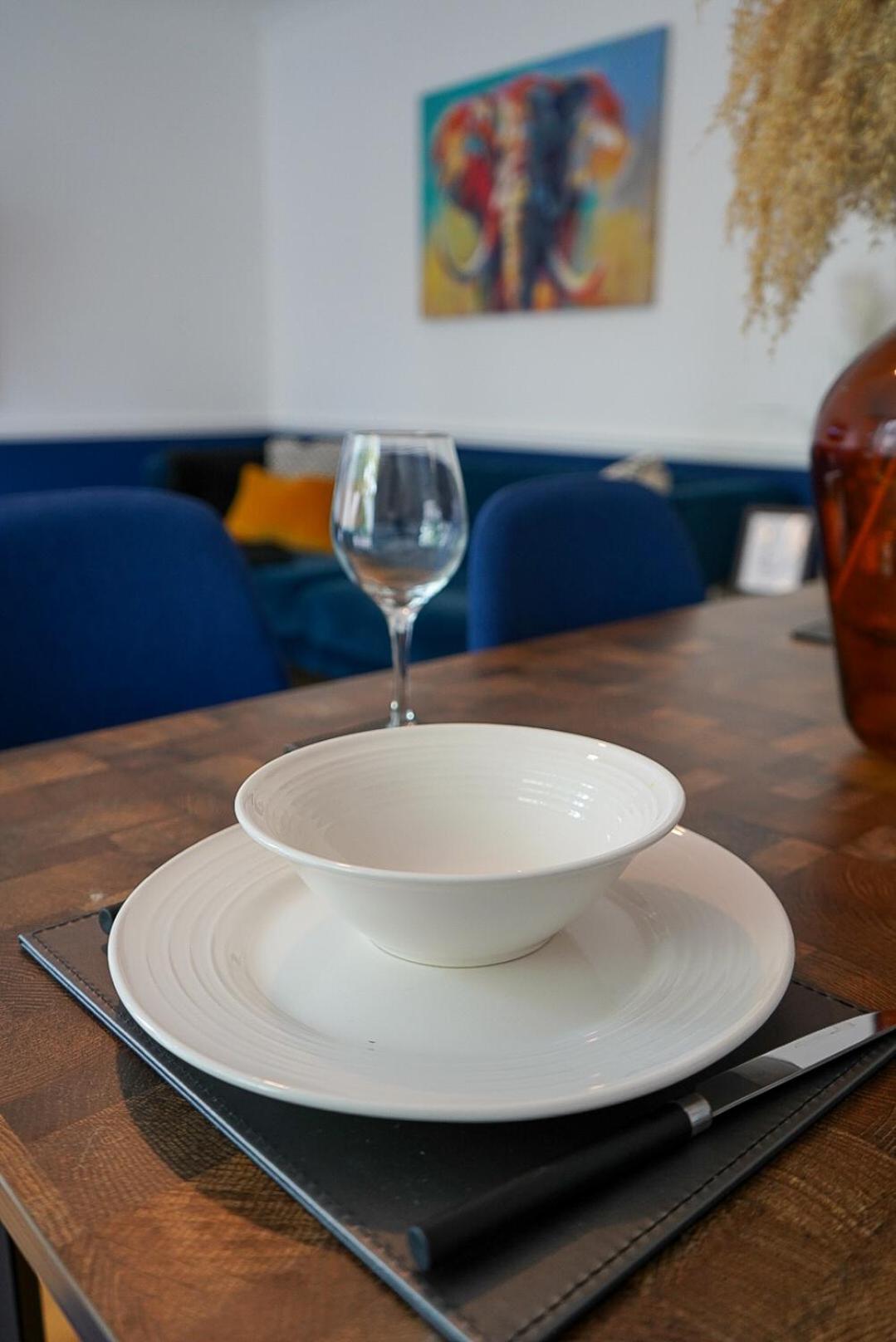 Stylish House Sleeps 9 With Free Parking In Putney *
