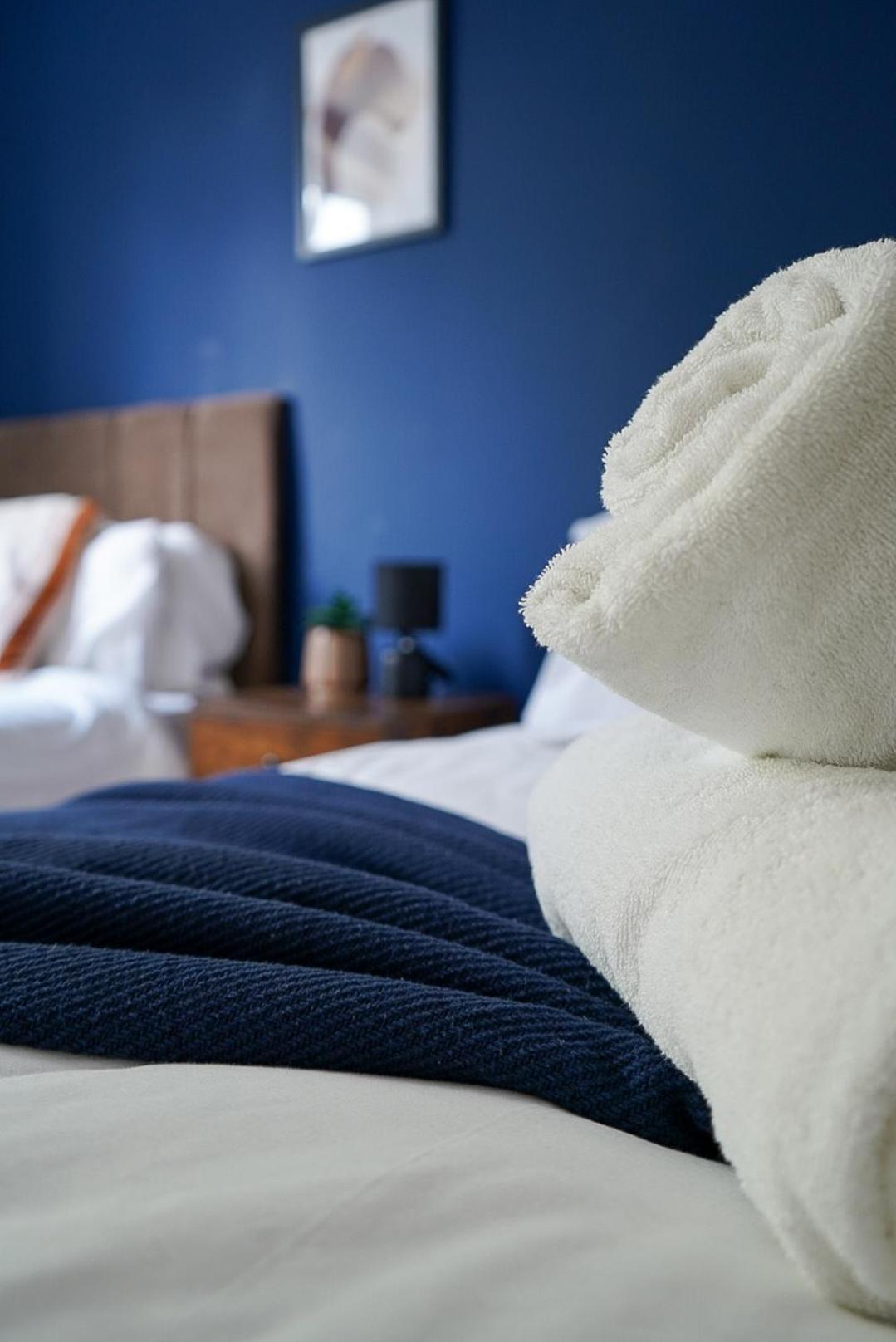 Stylish House Sleeps 9 With Free Parking In Putney
